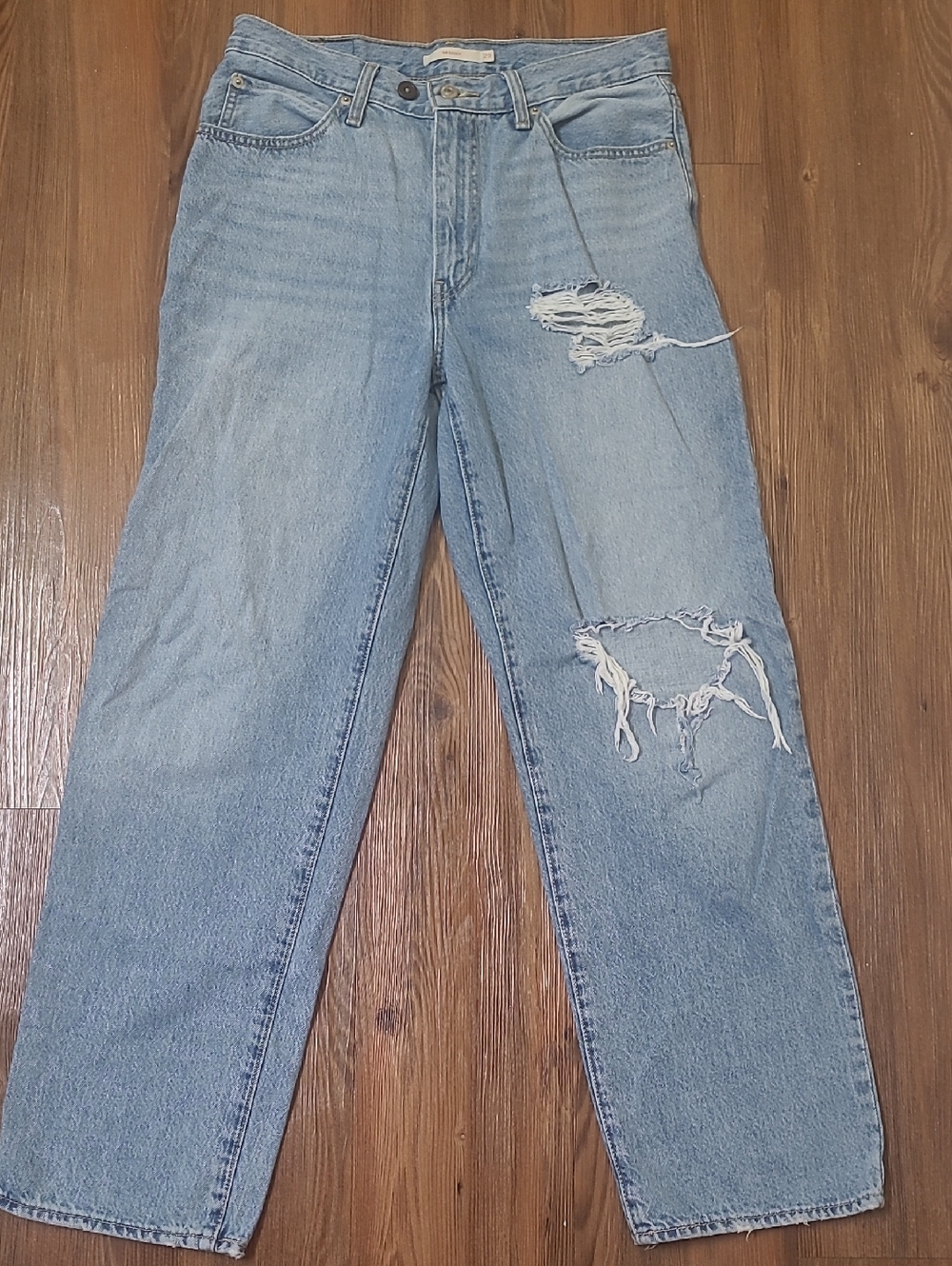 Levis Light‎ Blue Distressed Women's Jeans